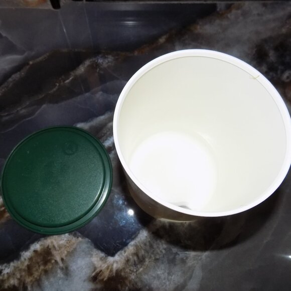 TUPPERWARE One Touch White Canister #2422B-2 & Green Lid #2423E-3 - Picture 5 of 5